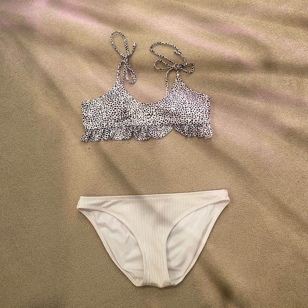 super cute swimsuit set: barely worn